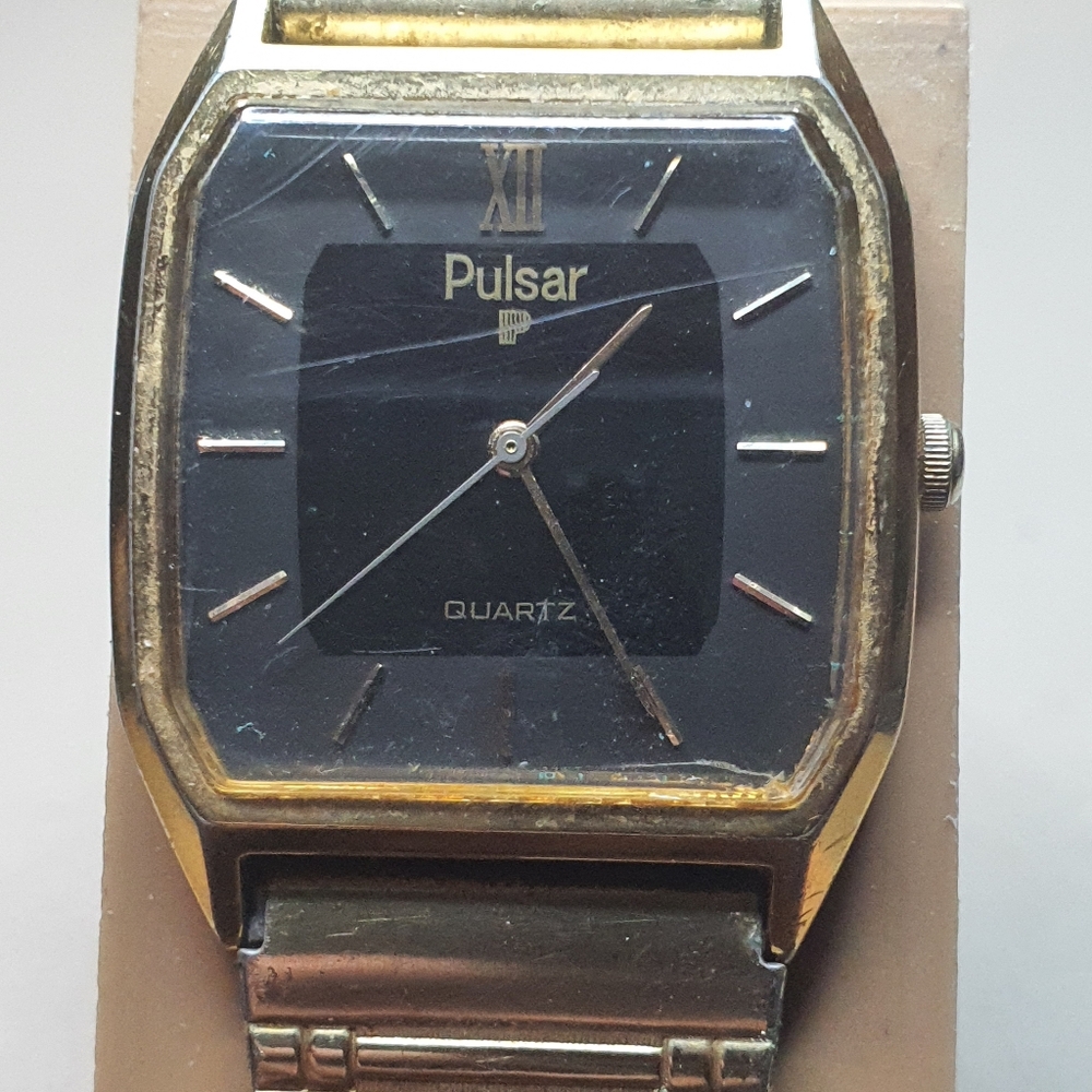 Vtg Pulsar Quartz Y481-5579 Goldtone/Black Stainless Steel Men's Watch